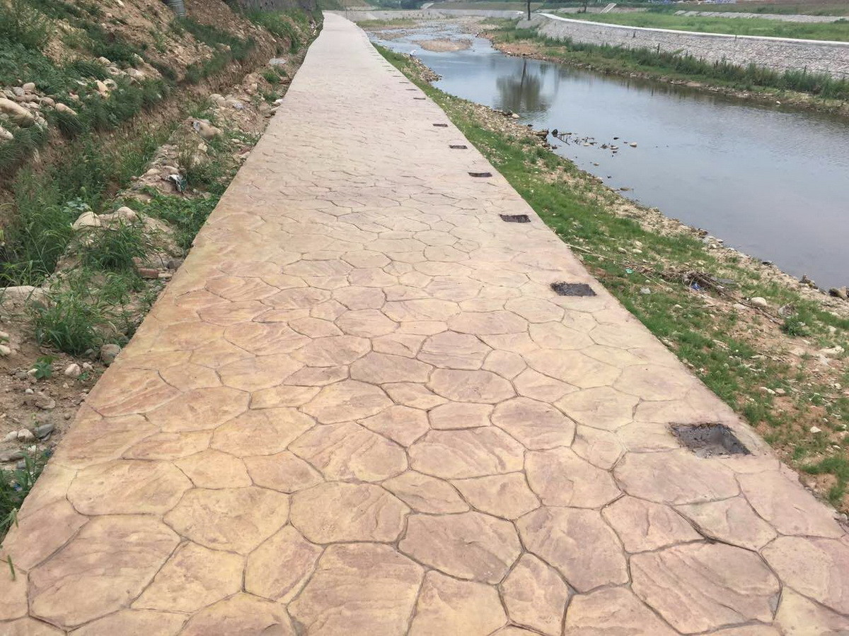 宝鸡清姜河岸压花地坪