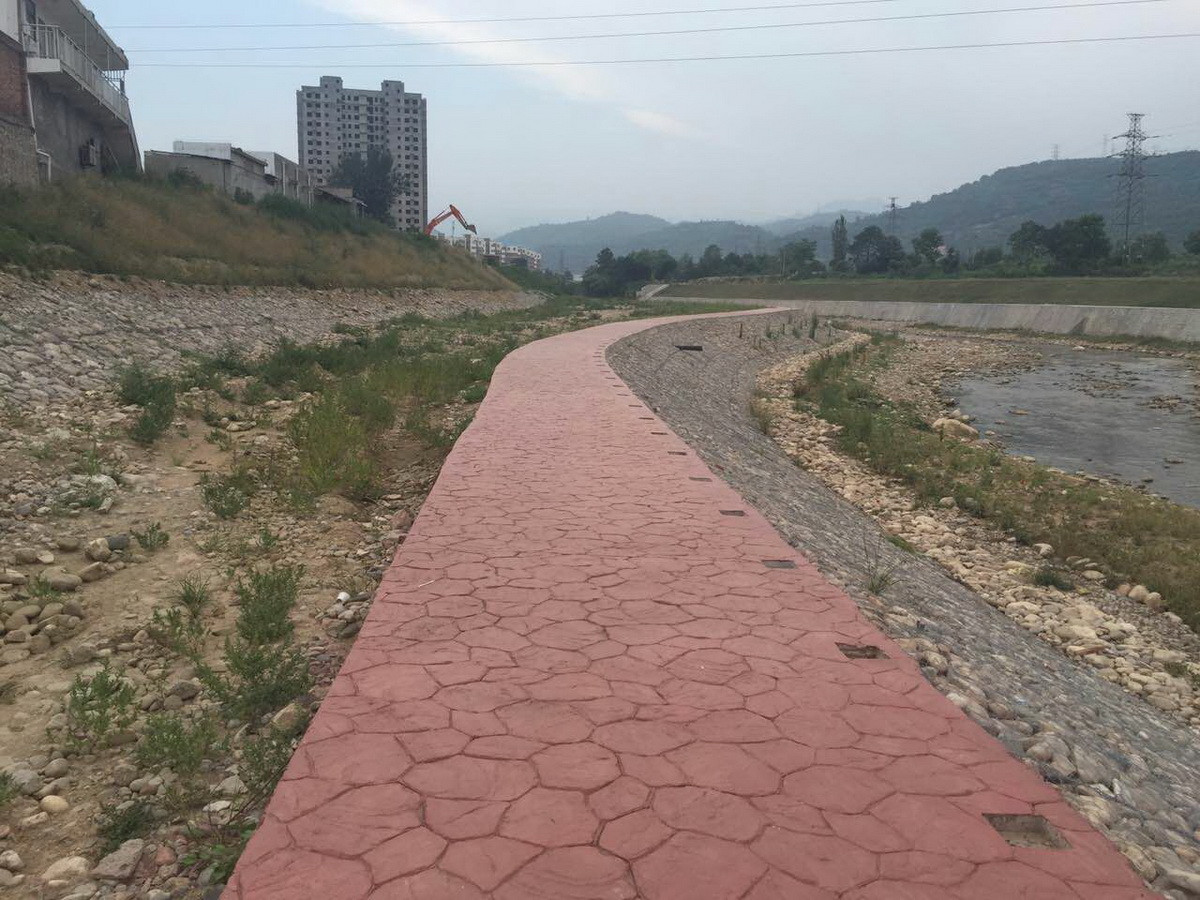 宝鸡清姜河岸压花地坪